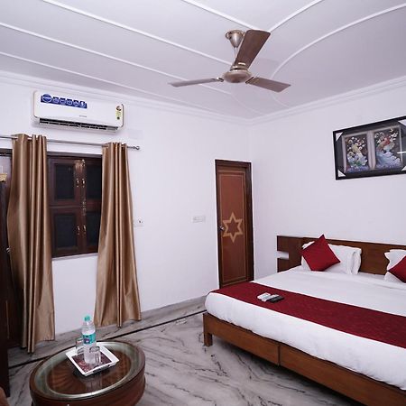 Hotel Lecston @Yashobhoomi Dwarka Sector - 25 Metro Station Delhi  Exterior photo