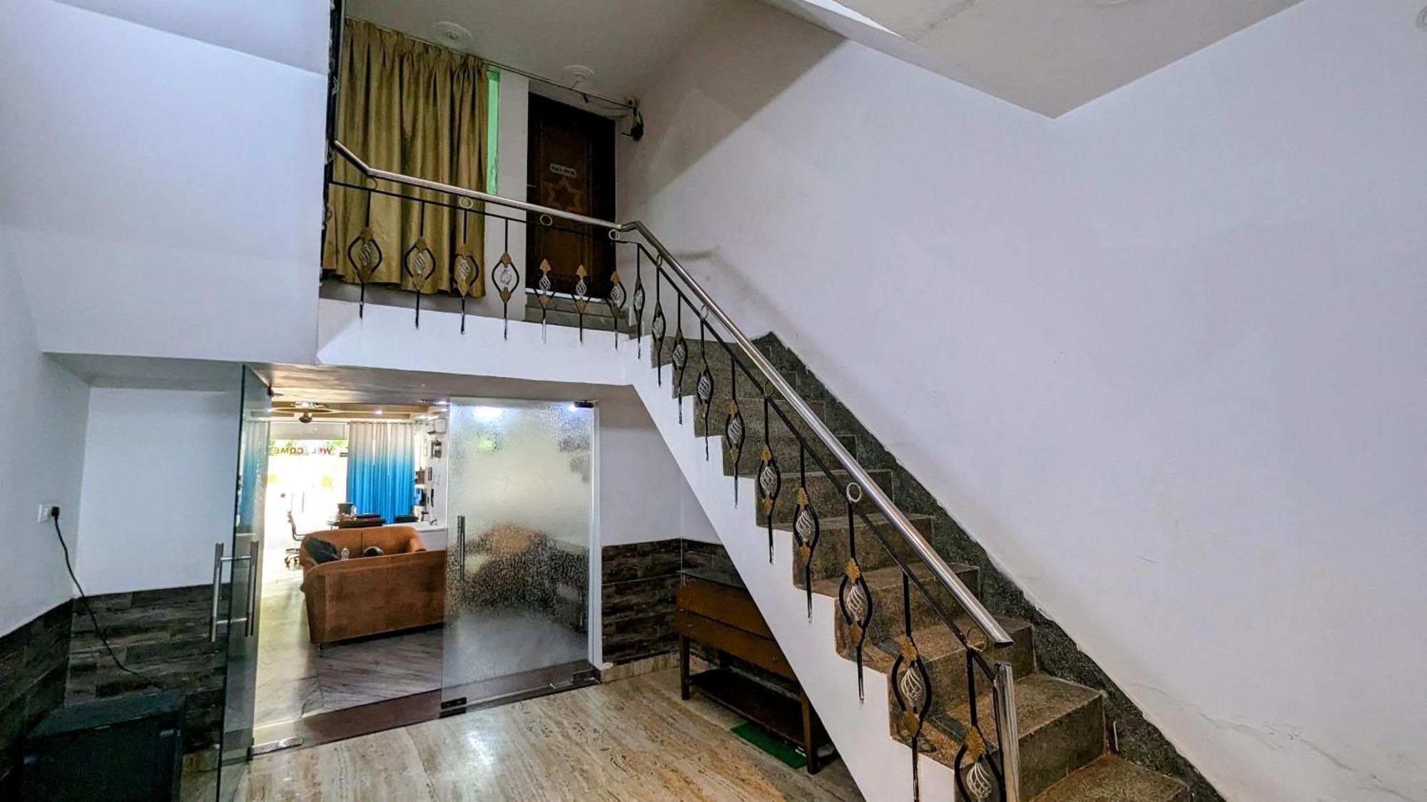 Hotel Lecston @Yashobhoomi Dwarka Sector - 25 Metro Station Delhi  Exterior photo