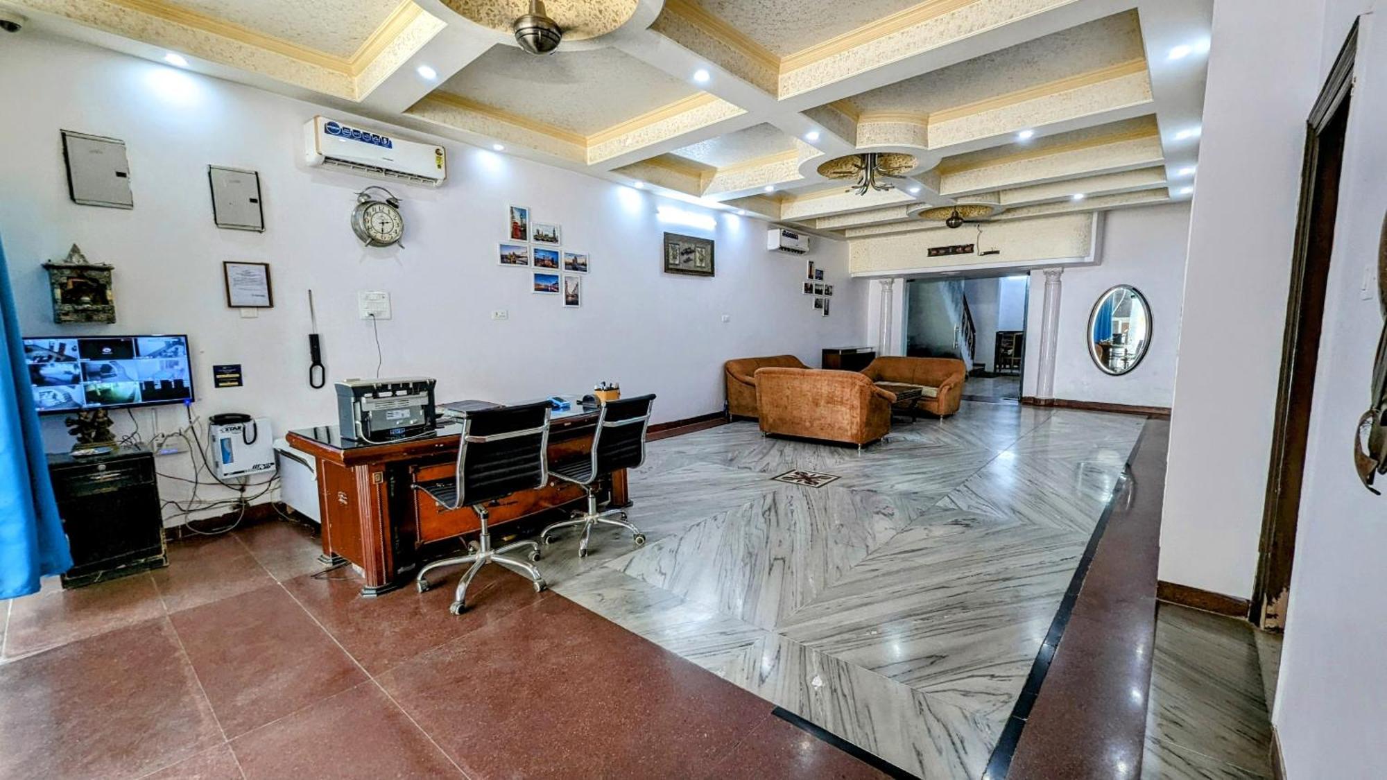 Hotel Lecston @Yashobhoomi Dwarka Sector - 25 Metro Station Delhi  Exterior photo