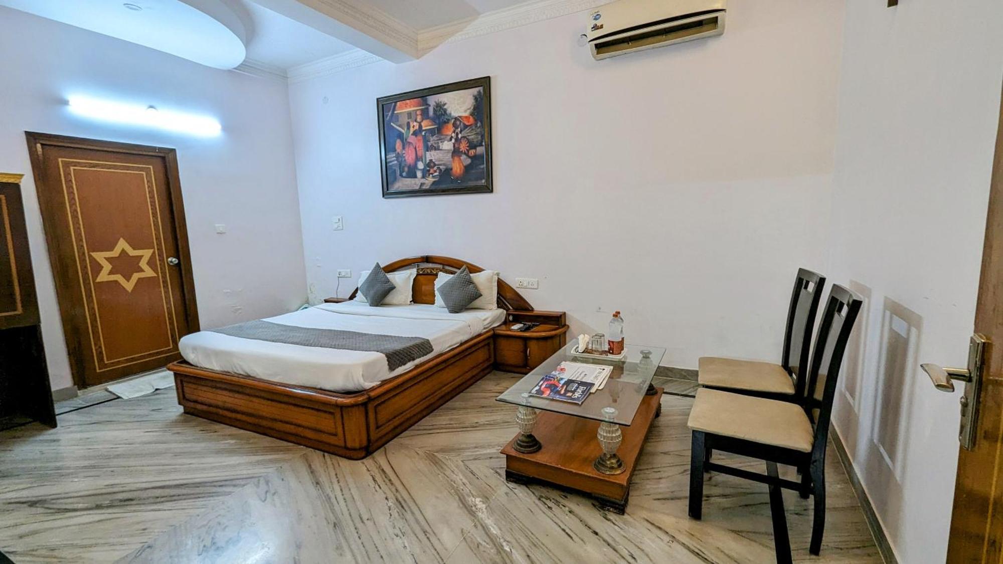 Hotel Lecston @Yashobhoomi Dwarka Sector - 25 Metro Station Delhi  Exterior photo