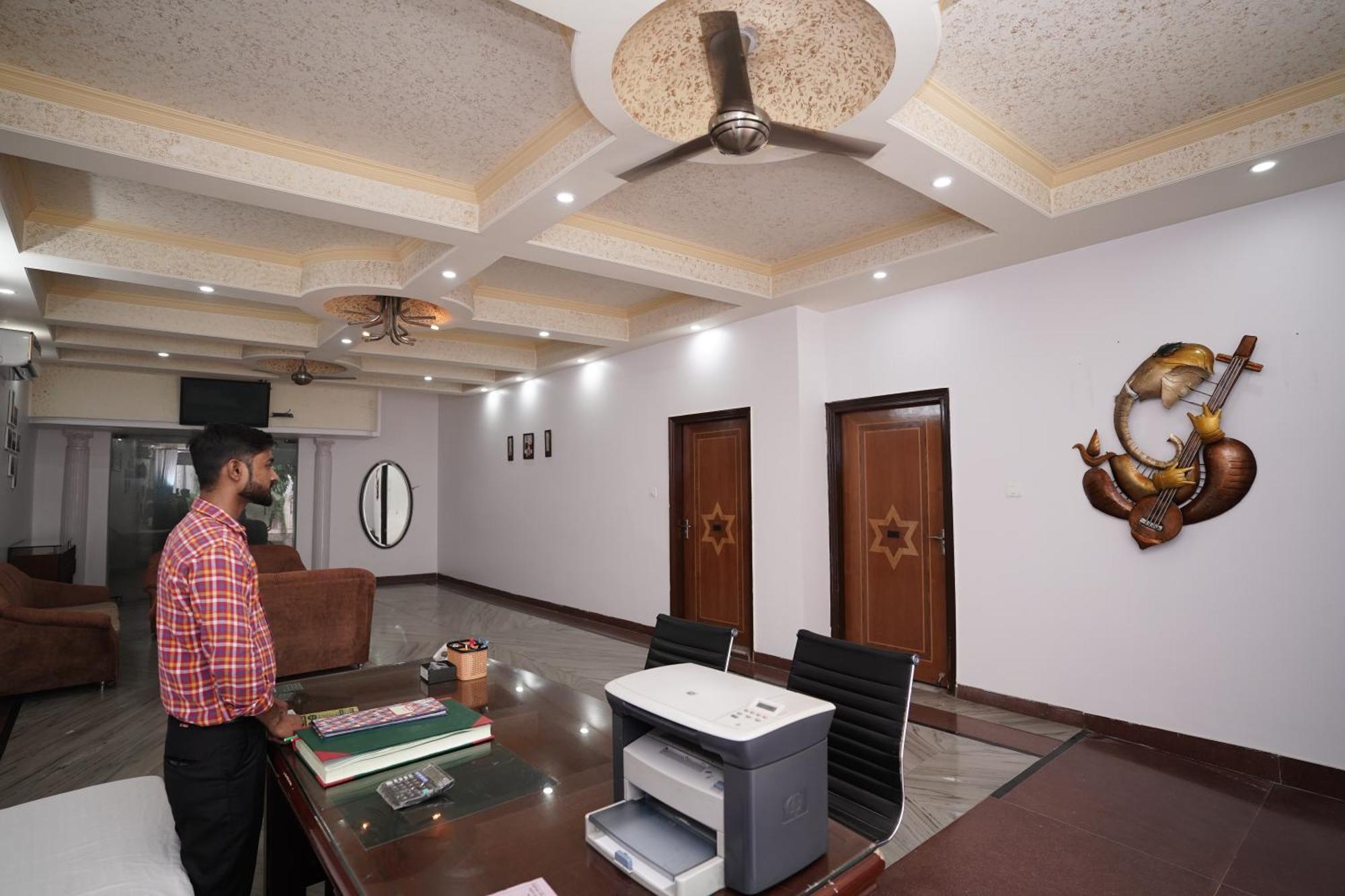 Hotel Lecston @Yashobhoomi Dwarka Sector - 25 Metro Station Delhi  Exterior photo