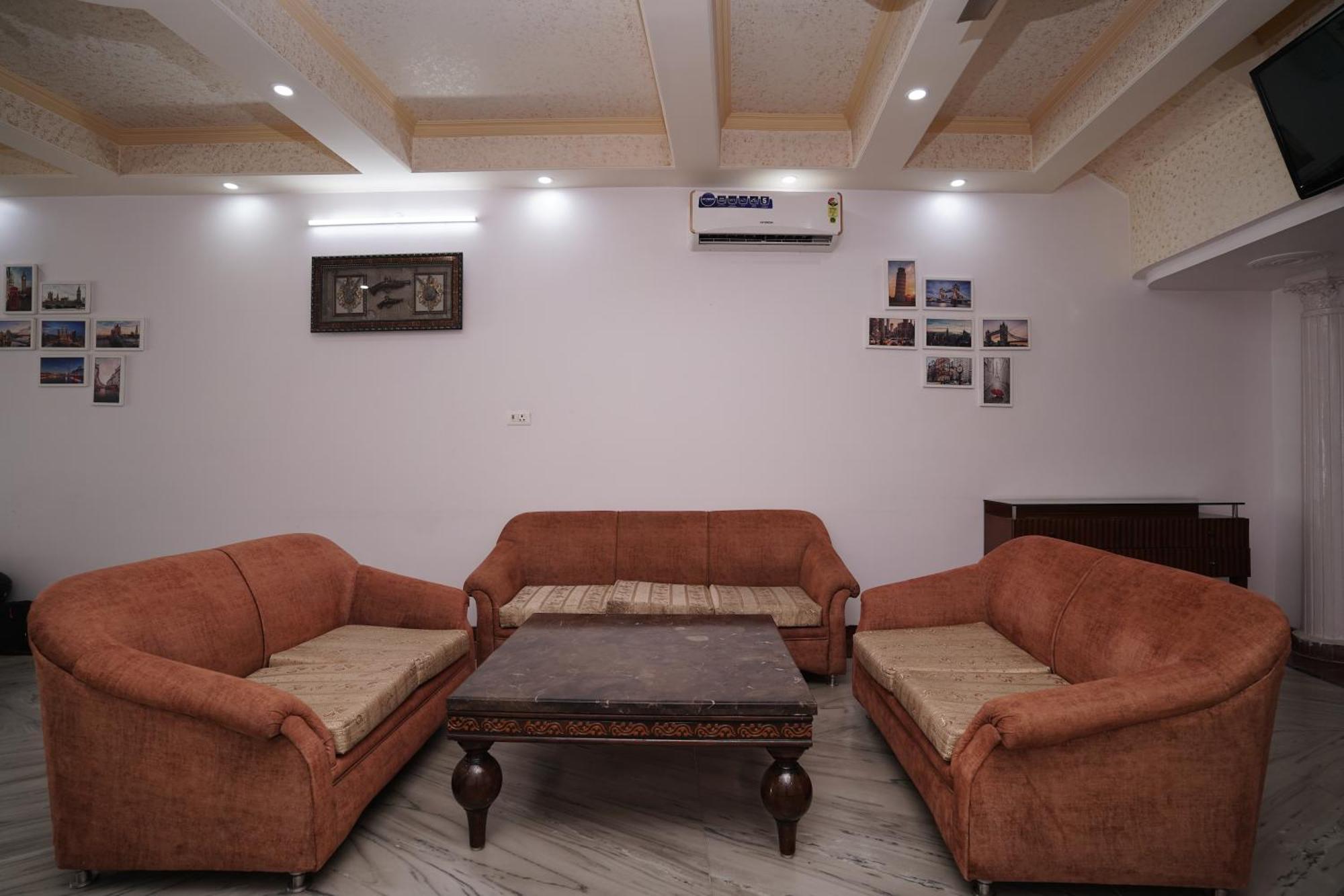 Hotel Lecston @Yashobhoomi Dwarka Sector - 25 Metro Station Delhi  Exterior photo