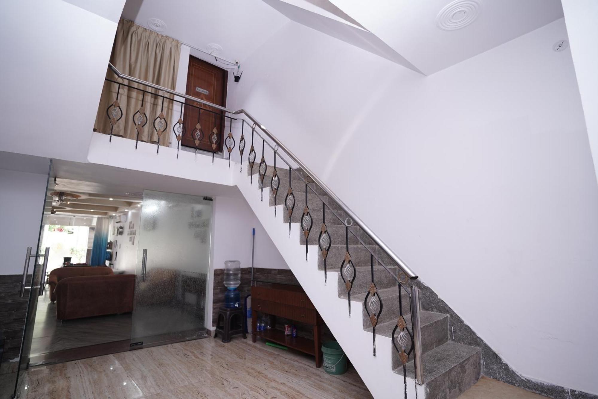 Hotel Lecston @Yashobhoomi Dwarka Sector - 25 Metro Station Delhi  Exterior photo