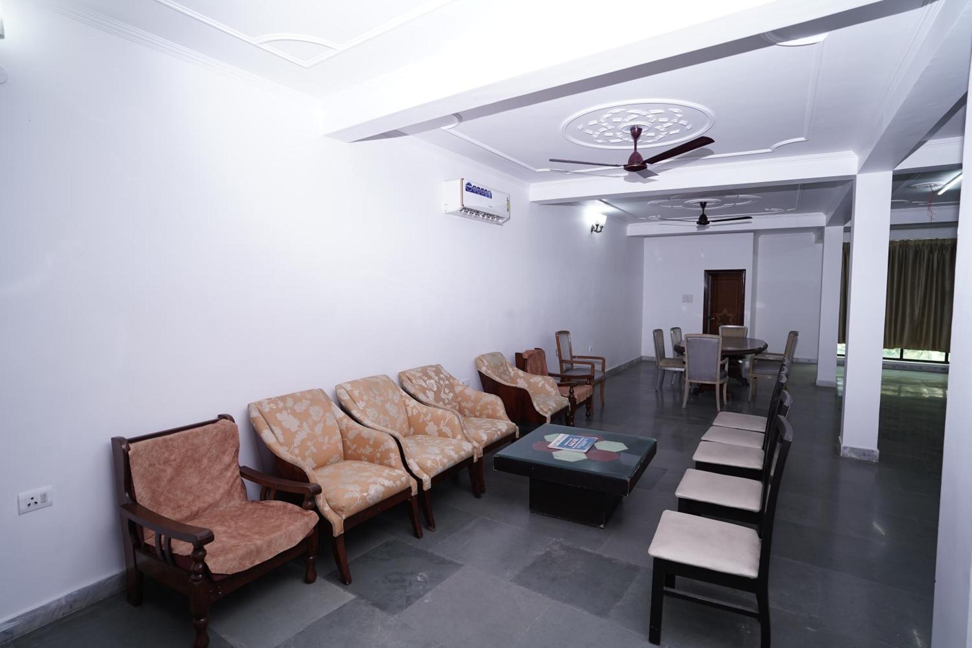 Hotel Lecston @Yashobhoomi Dwarka Sector - 25 Metro Station Delhi  Exterior photo