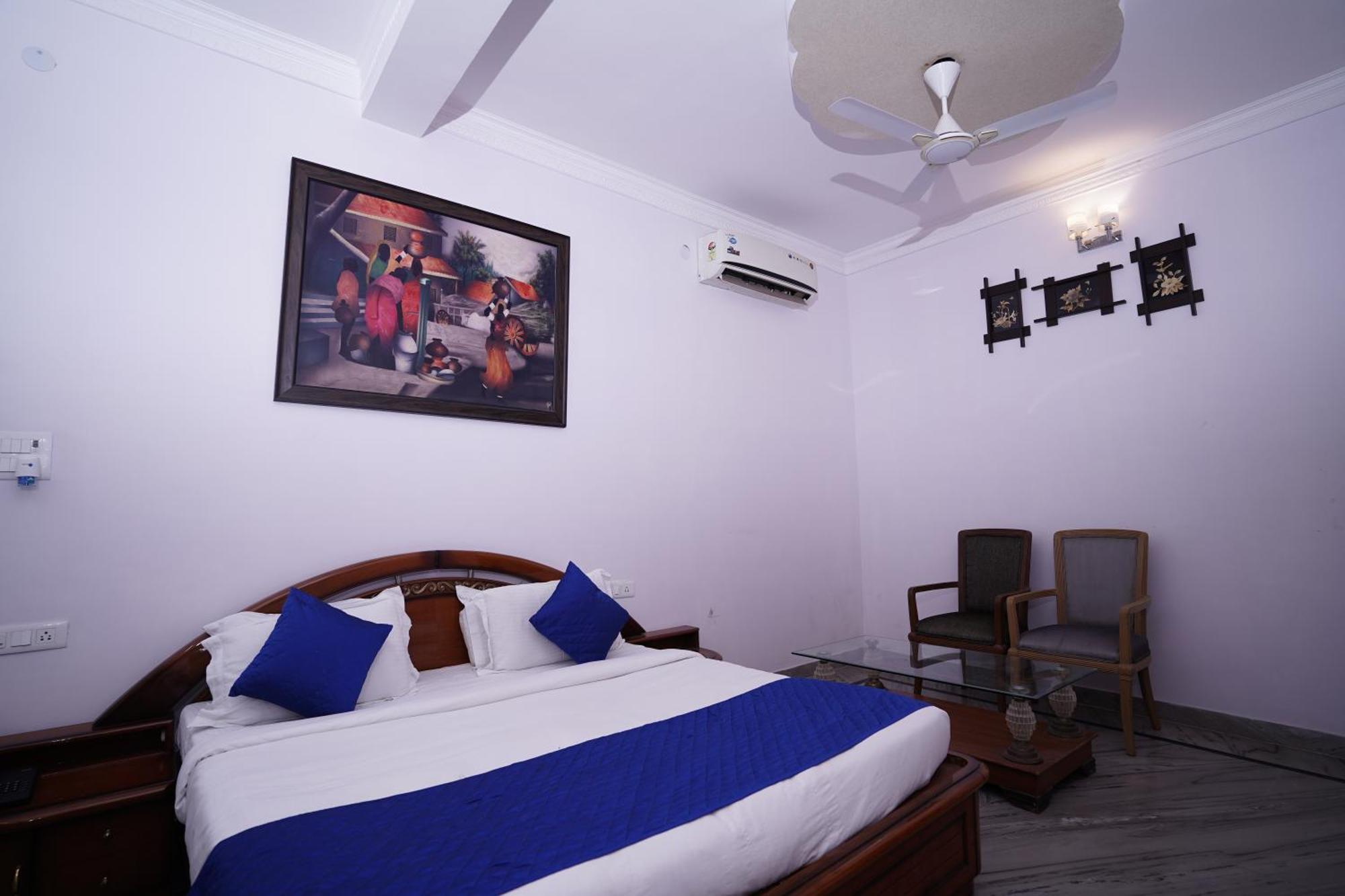 Hotel Lecston @Yashobhoomi Dwarka Sector - 25 Metro Station Delhi  Exterior photo
