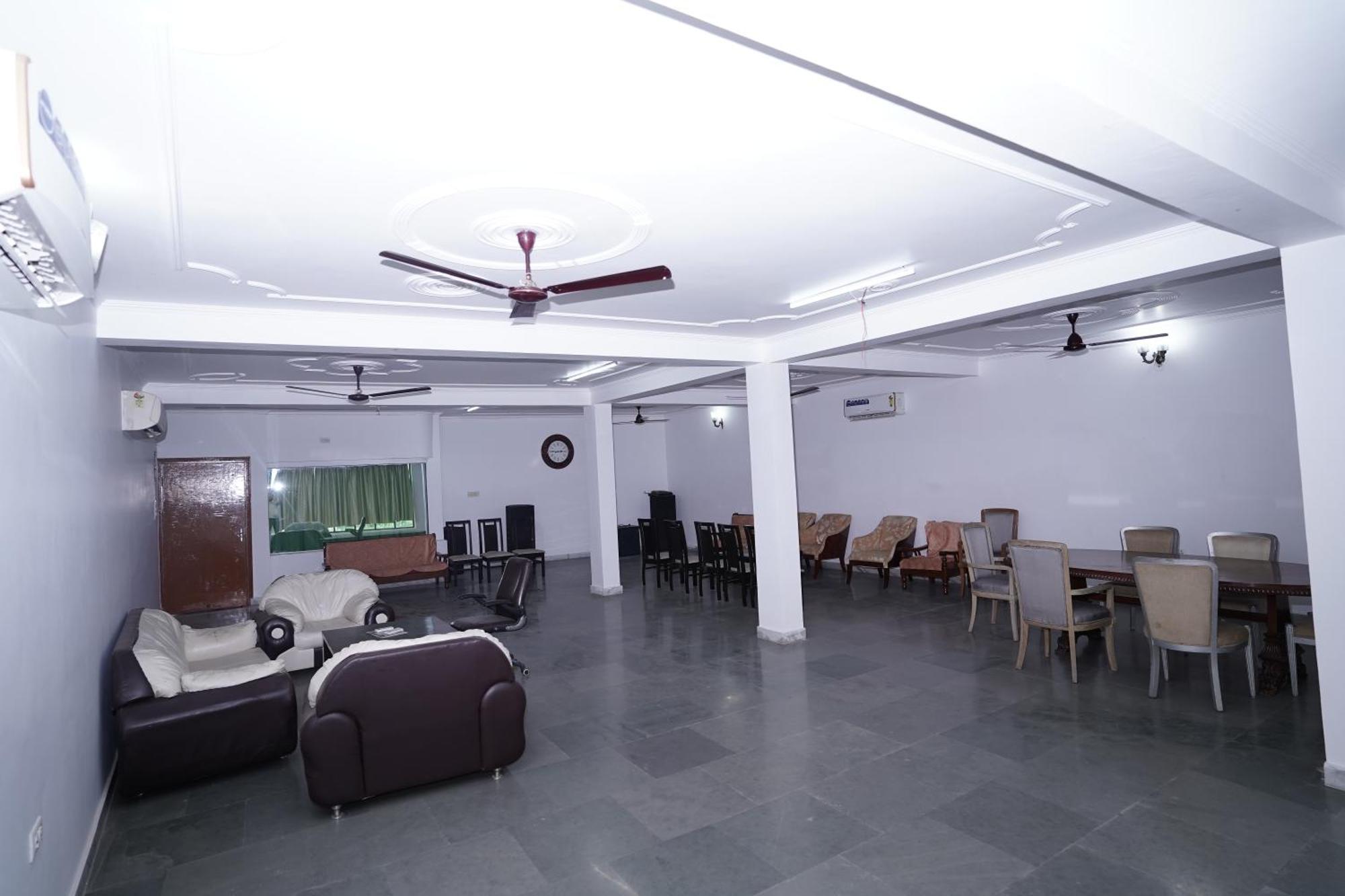 Hotel Lecston @Yashobhoomi Dwarka Sector - 25 Metro Station Delhi  Exterior photo