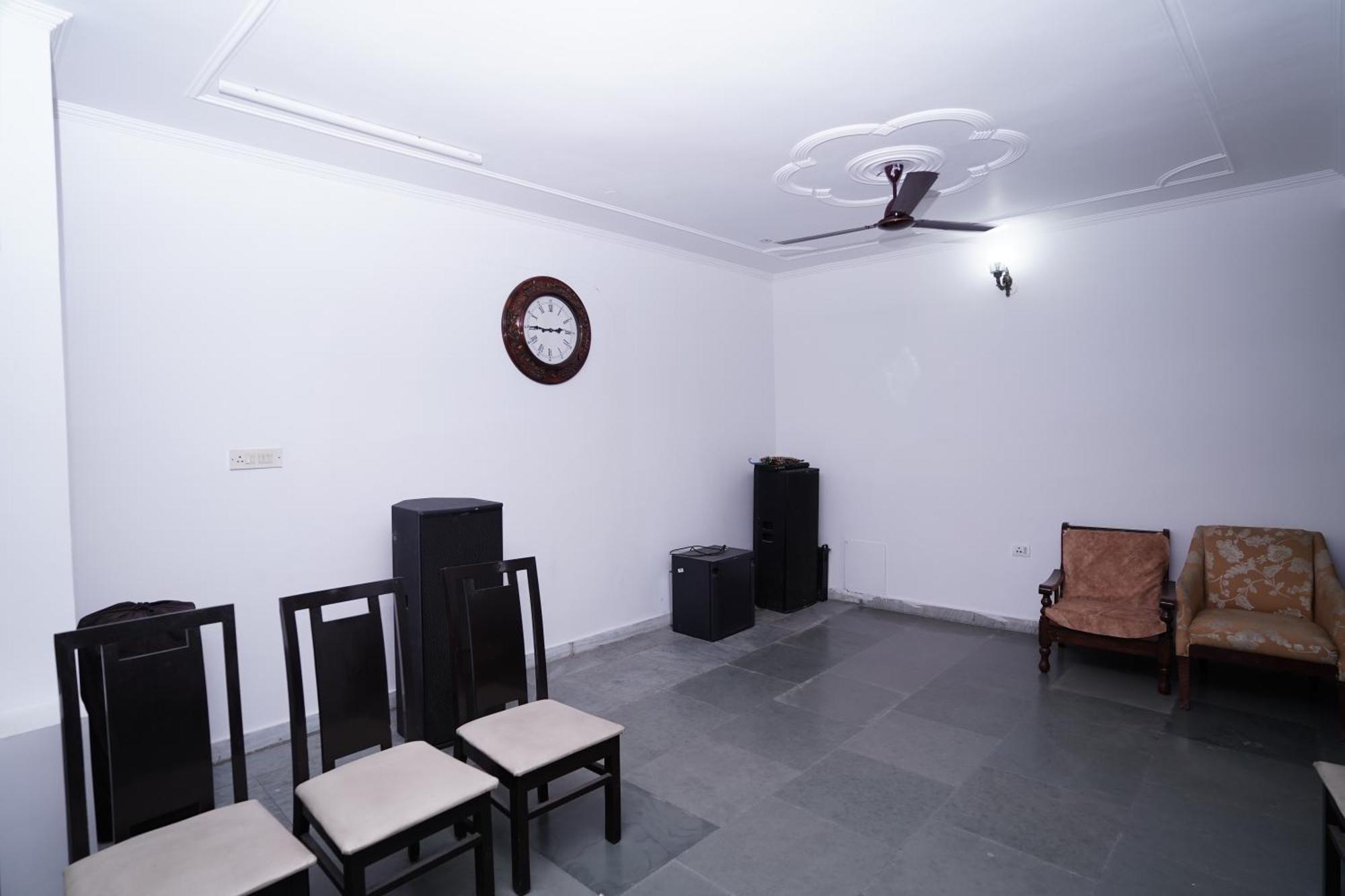 Hotel Lecston @Yashobhoomi Dwarka Sector - 25 Metro Station Delhi  Exterior photo